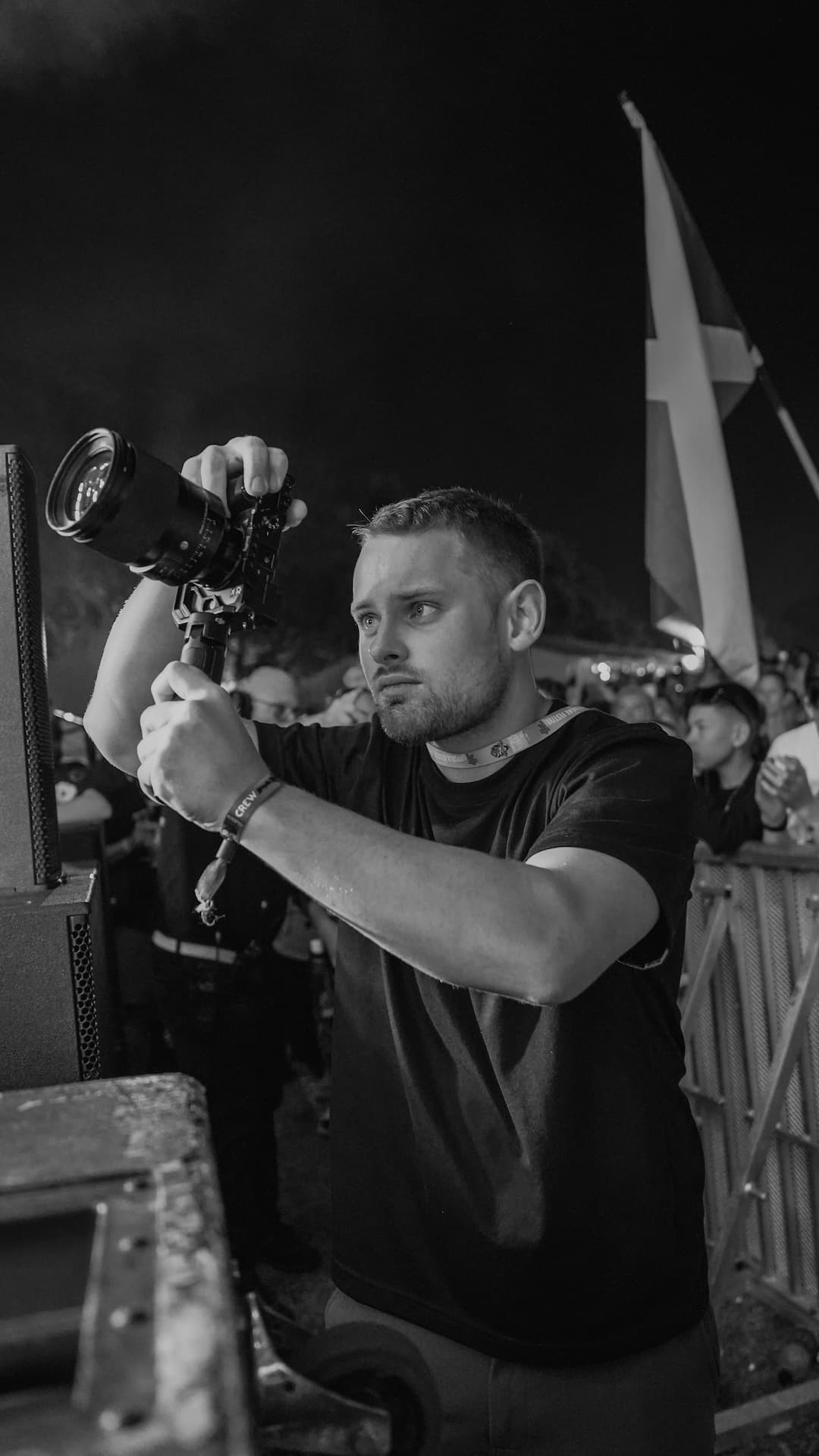 Alexander Sköld shooting at a festival, Sony camera